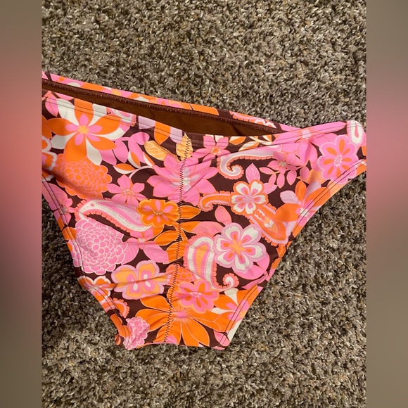 Juniors' Ninety-Nine Degrees° Cheeky Hipster Bottoms. Size small. - Picture 3 of 6